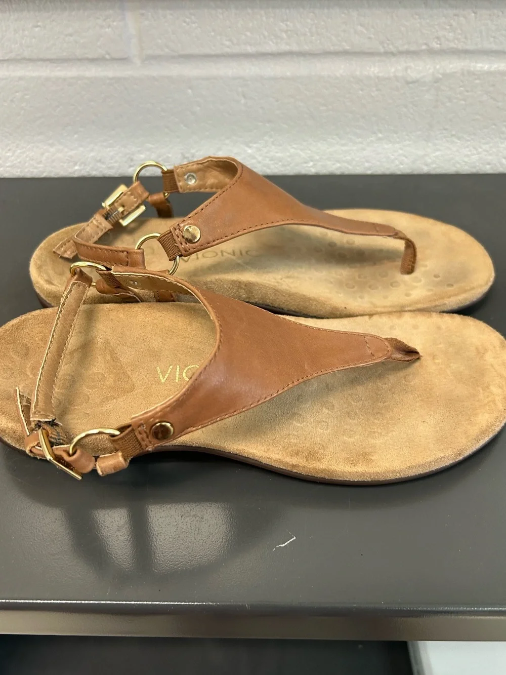 Vionic Kirra Brown Leather T-Strap Women's Sandals 7